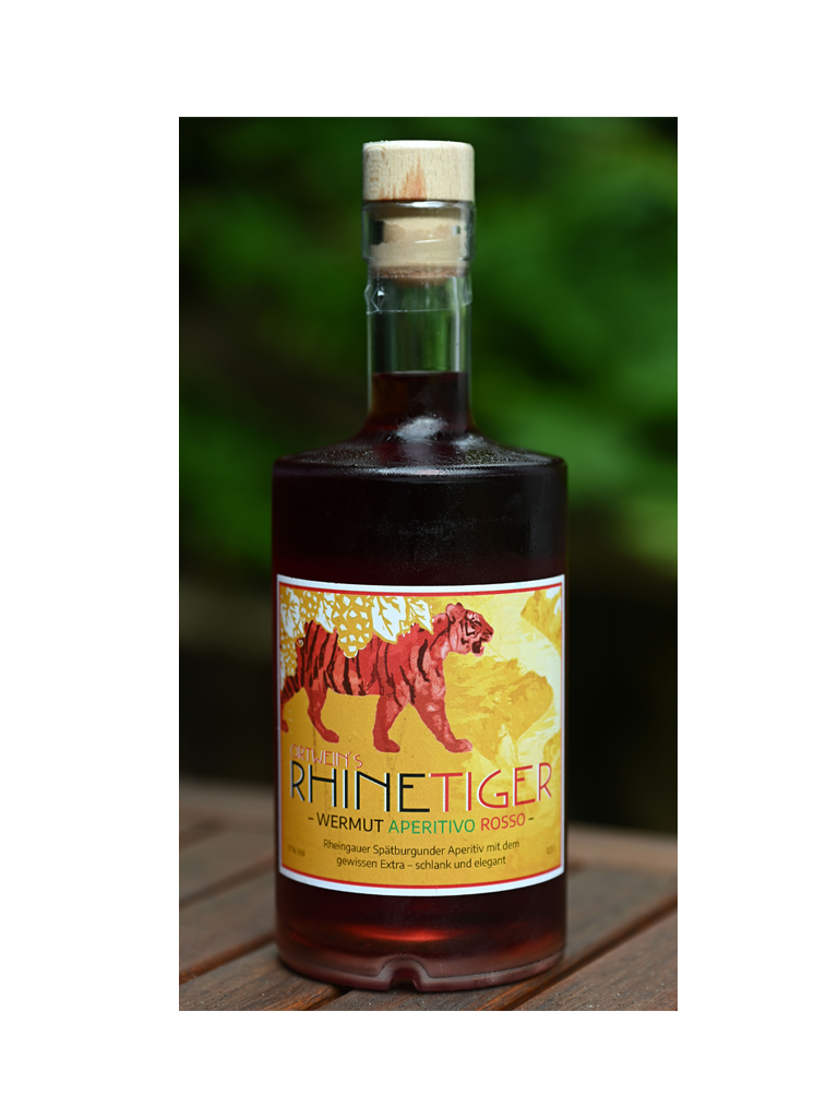 Flasche Rhine Tiger Wermut Aperitivo rosso Regionaler Hessen-Wermut aus eigenem Spätburgunder