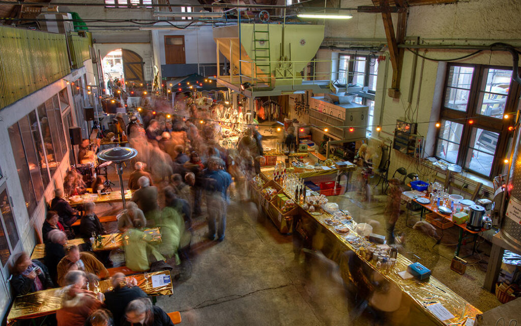 Kulinarischer Herbstmarkt mit Weinverkostung in der historischen Kelterhalle der Winzer von Erbach eG