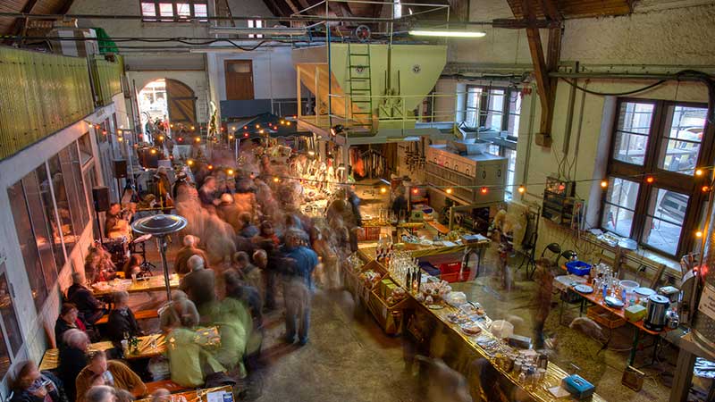 Kulinarischer Herbstmarkt mit Weinverkostung in der historischen Kelterhalle der Winzer von Erbach eG